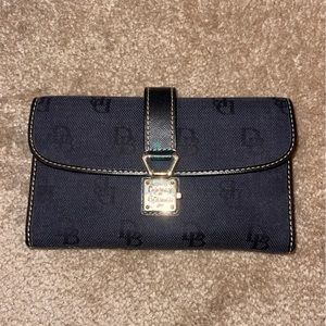Dooney and Bourke wallet